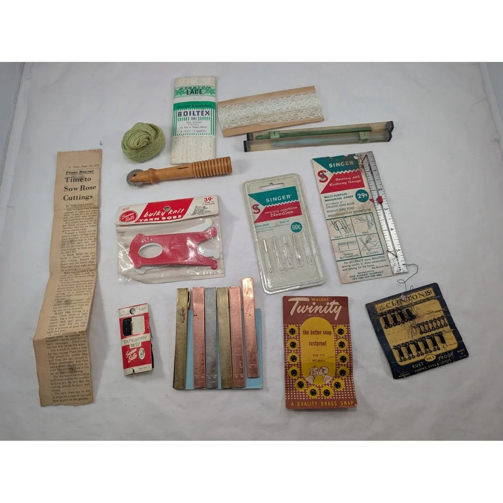 Vintage Sewing Notions Lot Singer Tools Susan Bates Yarn Bobs Chadwick Clips